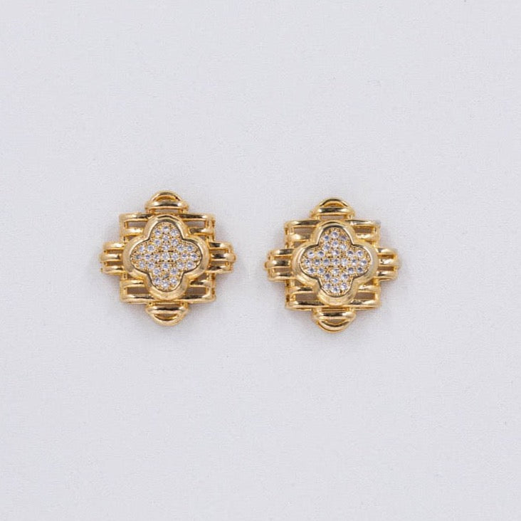 Clover earring with zircon, 18K gold-plated design for everyday elegance