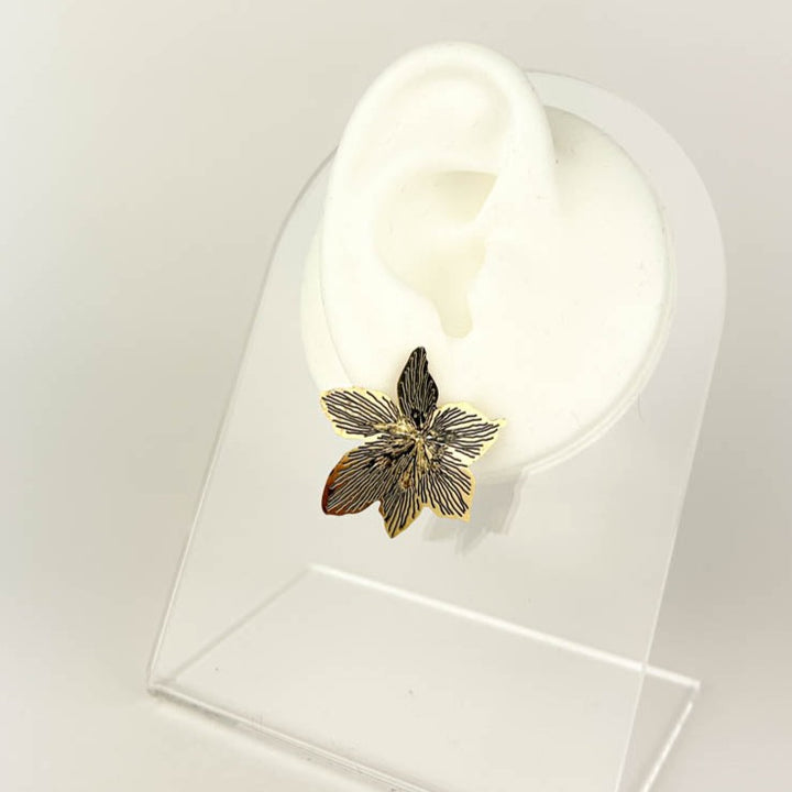 Gold leaf necklace with delicate leaf pendant for gifting or casual wear