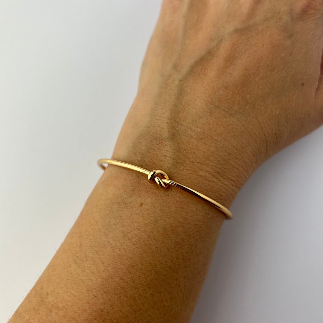 Knot Bracelet lightweight comfortable 18k gold for all-day wear
