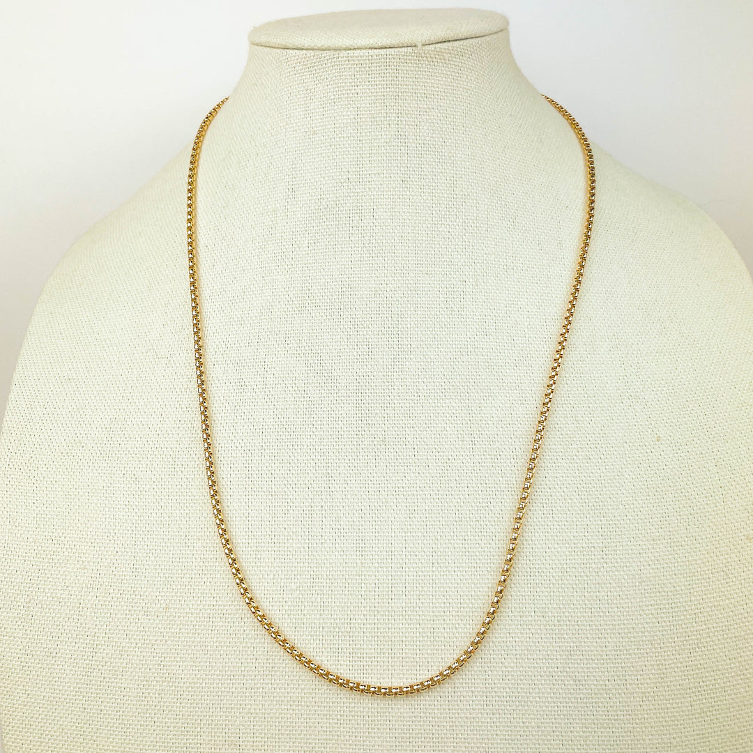 Long Necklace Palma with white rhodium finish perfect for gifting and timeless style