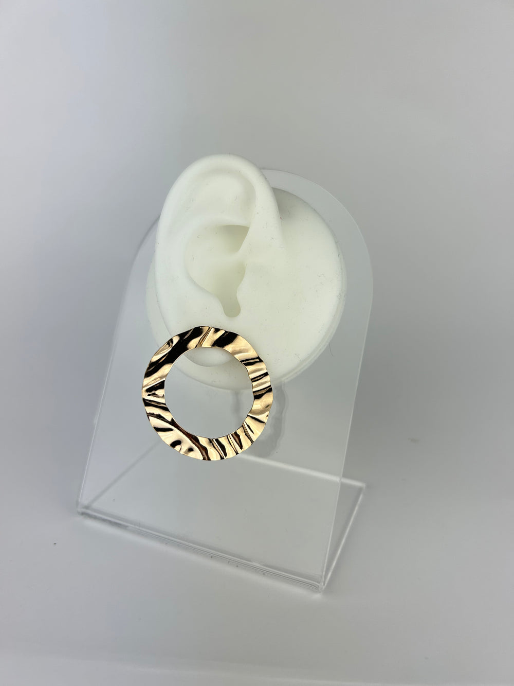 O Shape Earring 18K gold-plated timeless accessory for fashion-conscious women
