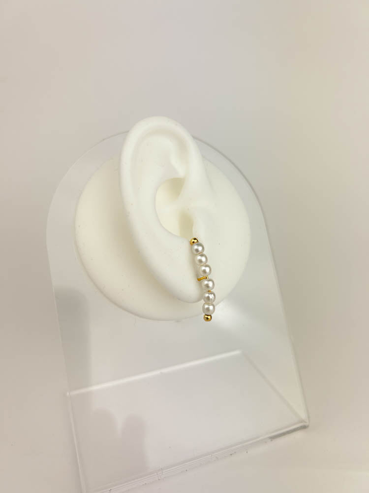 Elegant Pearl Earring Cuff 18K gold-plated with timeless pearl detail perfect for gifting