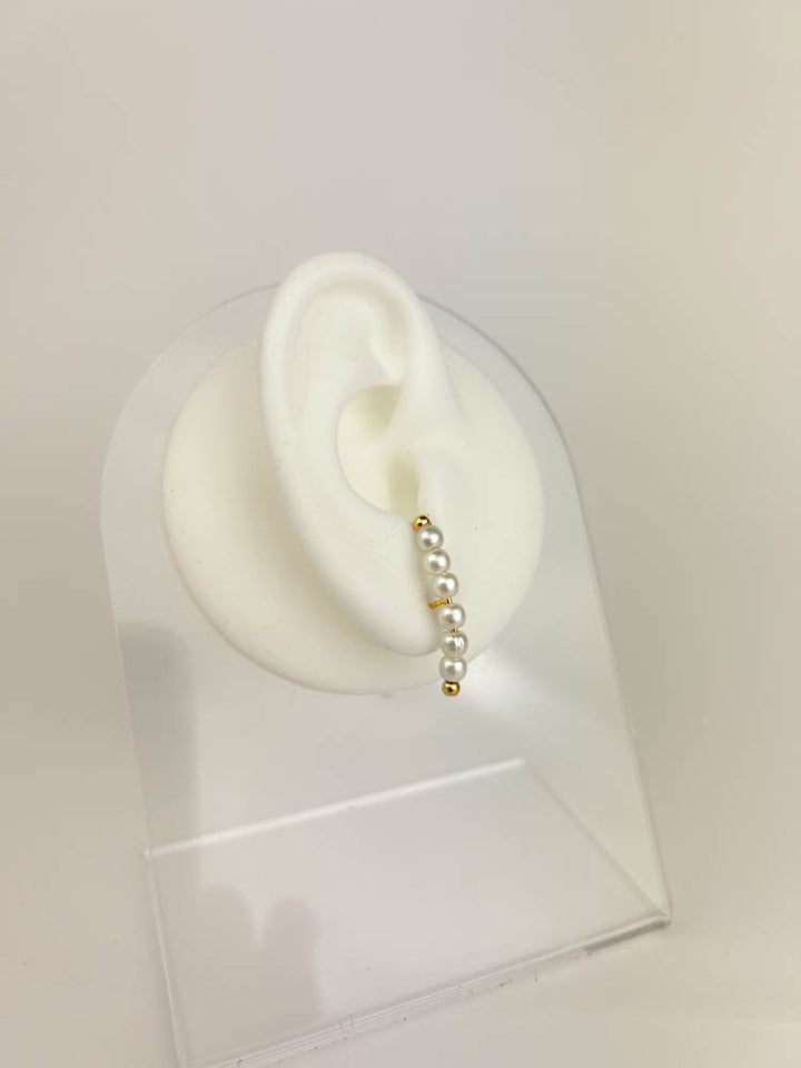 Elegant Pearl Earring Cuff 18K gold-plated with timeless pearl detail perfect for gifting