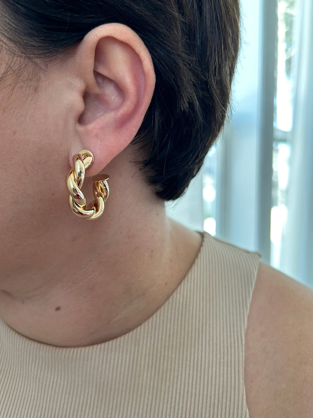 Twist Hoop Earring 18K gold-plated chic hoops for birthdays and special occasions