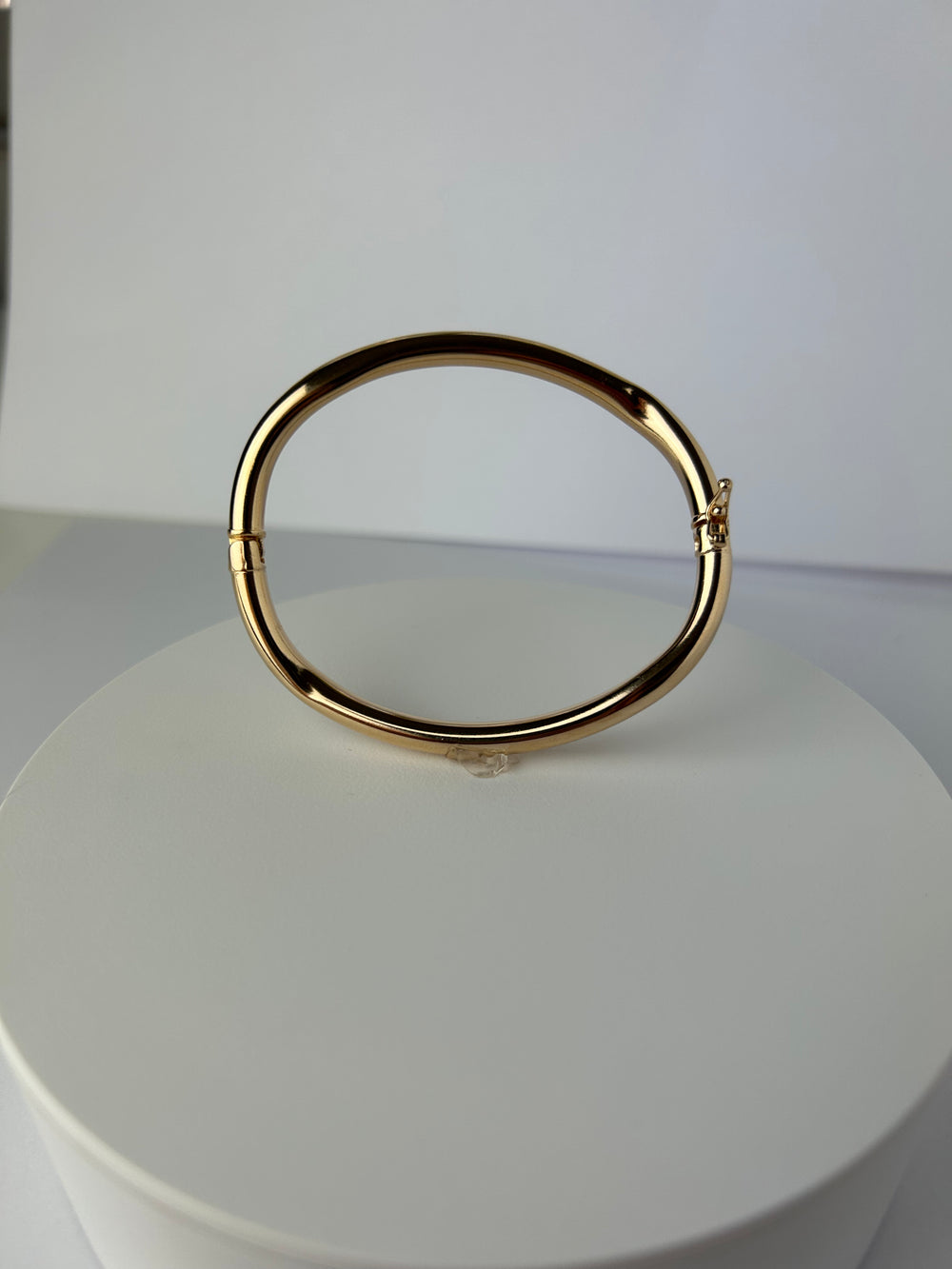 Wave Bracelet inspired by ocean waves for confidence